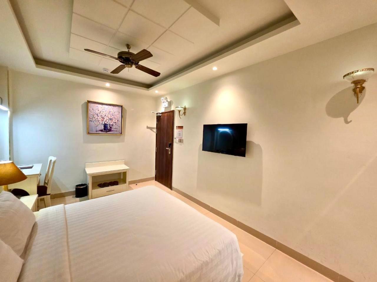 Tulip Hotel 3 Da Lat Buitenkant foto