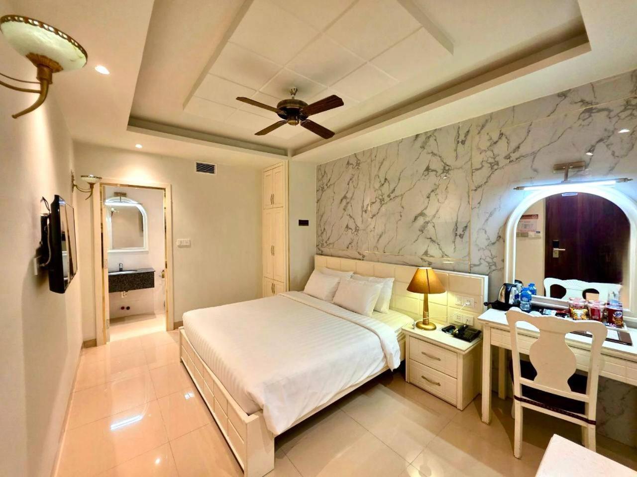 Tulip Hotel 3 Da Lat Buitenkant foto