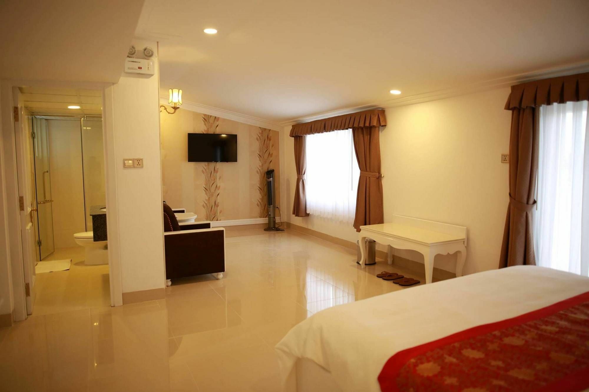 Tulip Hotel 3 Da Lat Buitenkant foto
